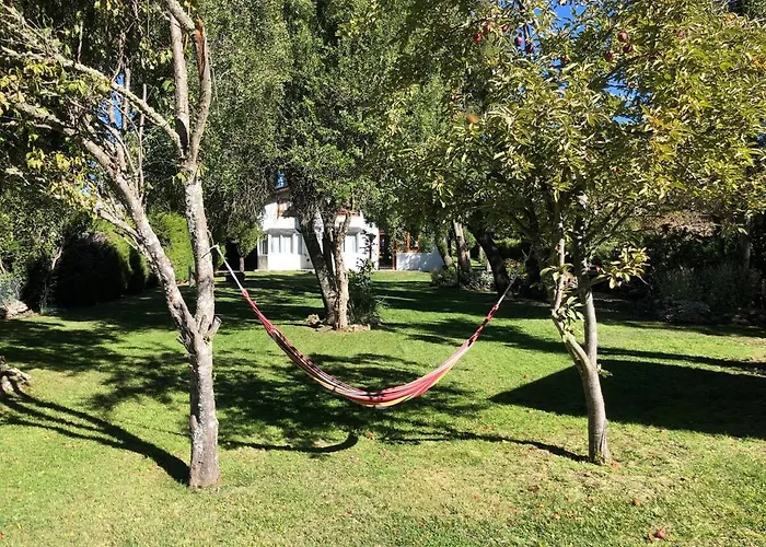 Casa Con Chimenea Y Gran Parque