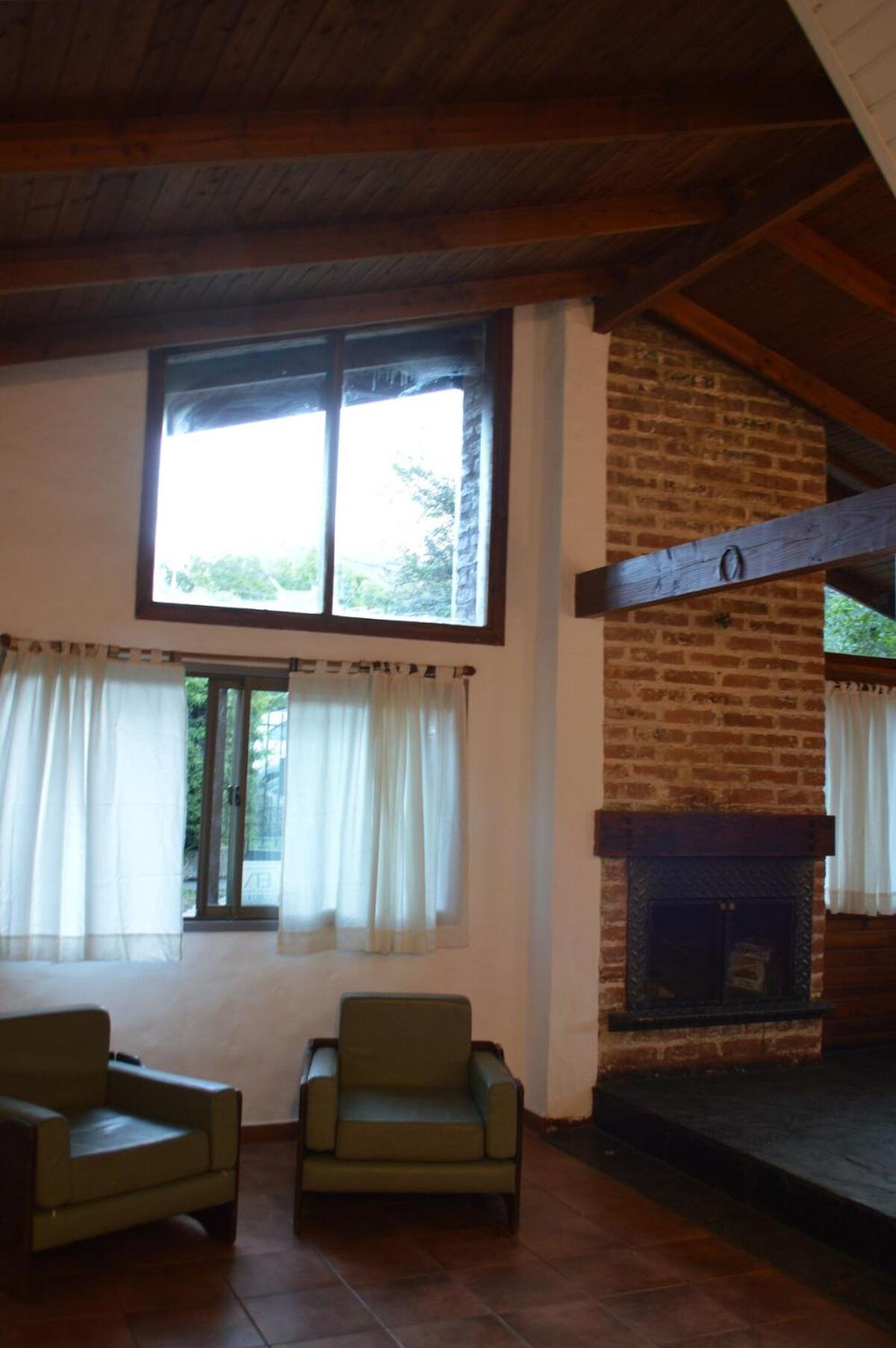 Casa Con Chimenea Y Gran Parque