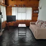 Casa Con Chimenea Y Gran Parque